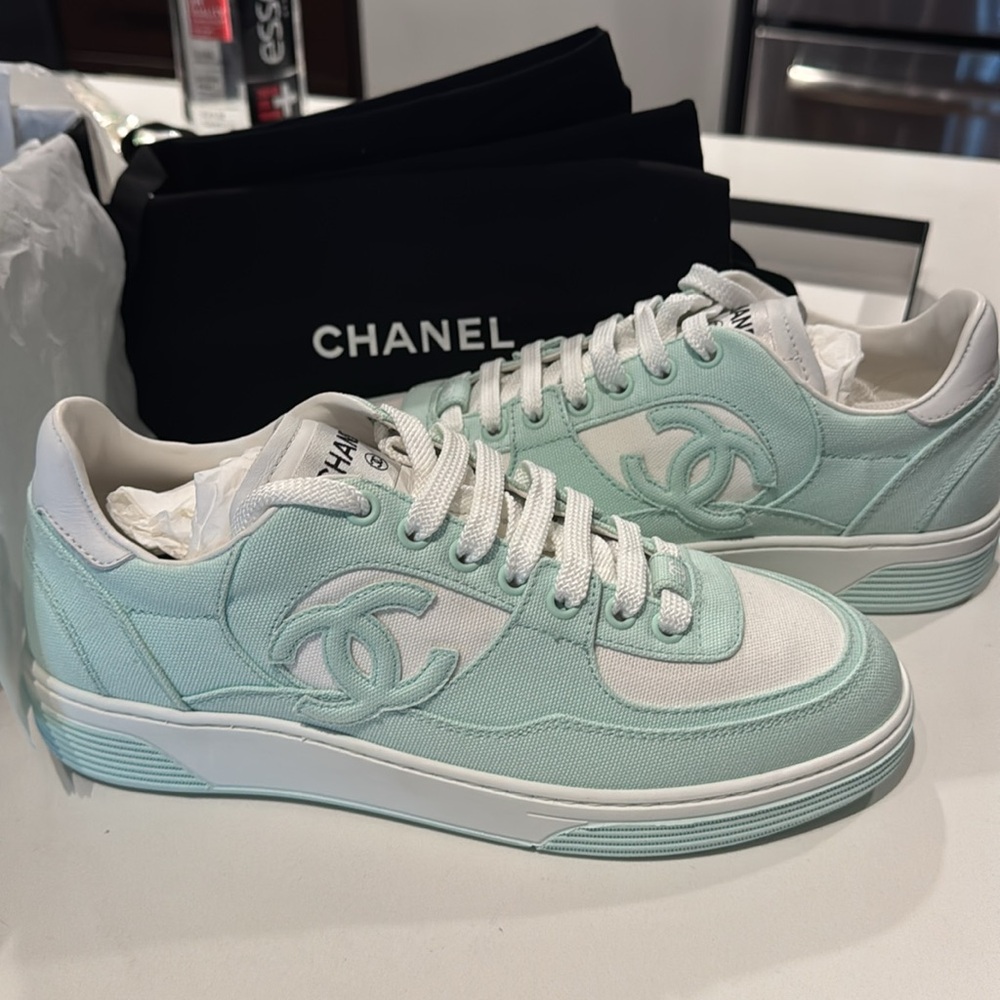 CHANEL CC Interlocking 24 Cruise Sneakers